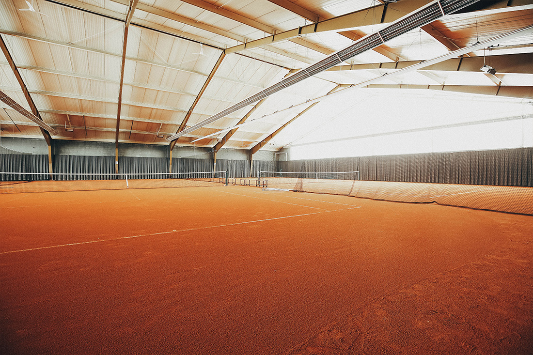 Zwei Tennisplätze mit Ascheboden in Lüdenscheid - Tennishotel NRW Gipfelglück