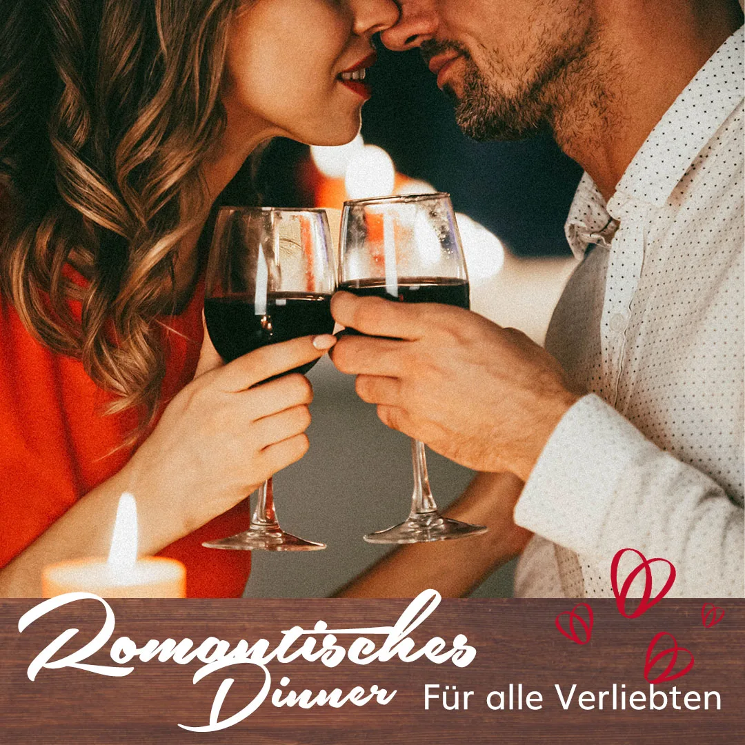 Pärchen kurz vorm Küssen mit gefüllten Weingläsern in den Händen