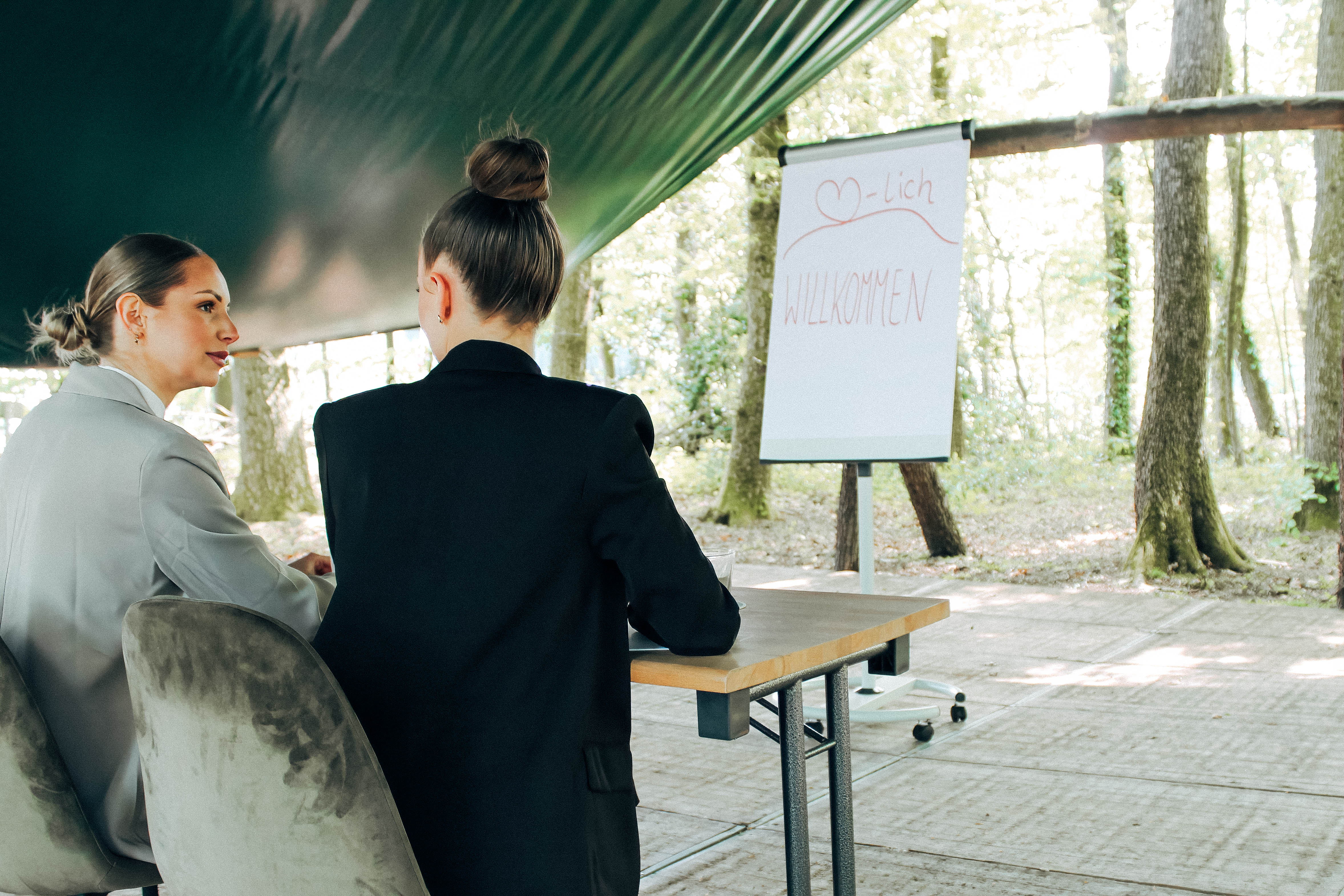 Workshop unter freiem Himmel im Tagungswald