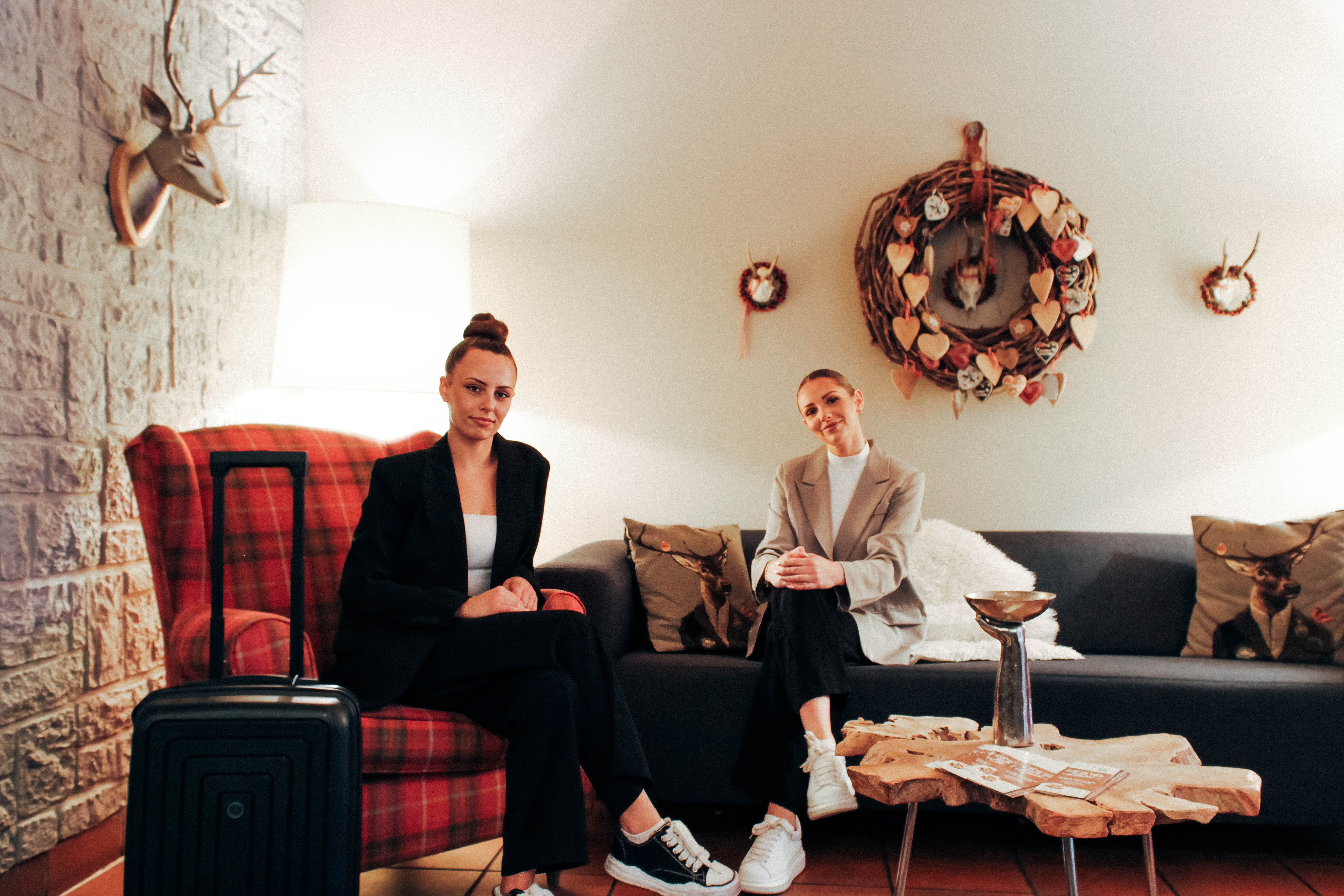 Alpenländische Business-Lounge für informellen Austausch