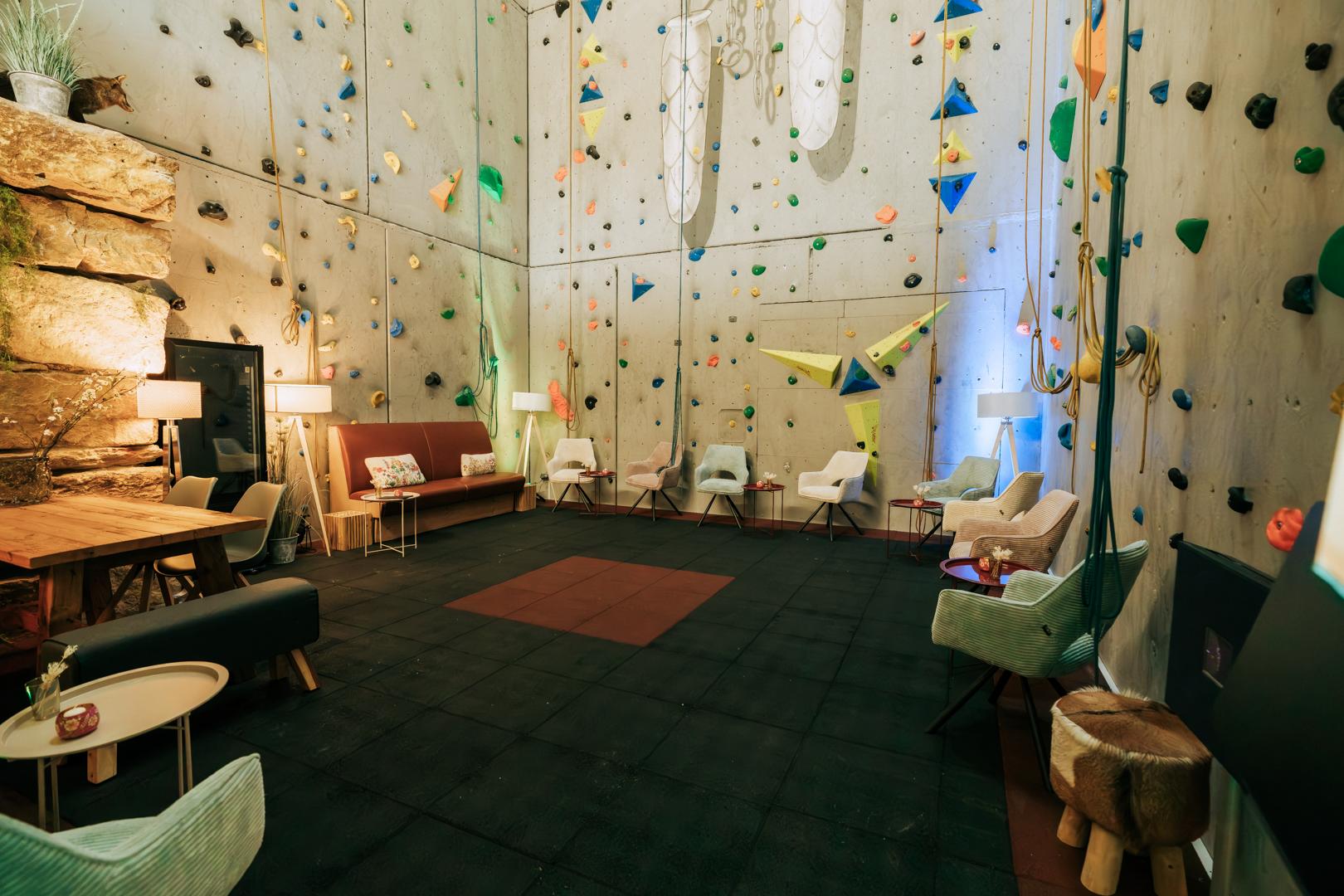 Hohe Kletterwand in der Sportalm Gipfelglück